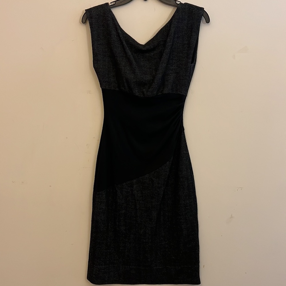 Diane von Furstenberg Black & Gray Herringbone Sleeveless Dress Size 4